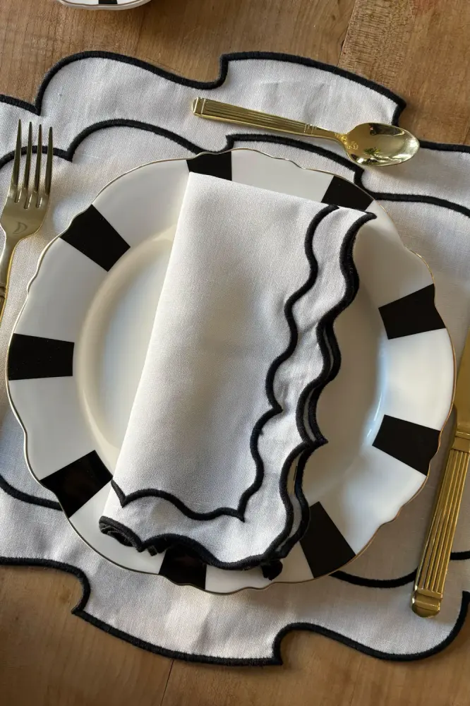 Guardanapo com design de renda branca e negra en Azul Marino