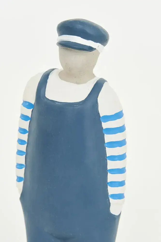 Figura de Marinero de cemento con peto y gorra azul con Figuras Detalladas