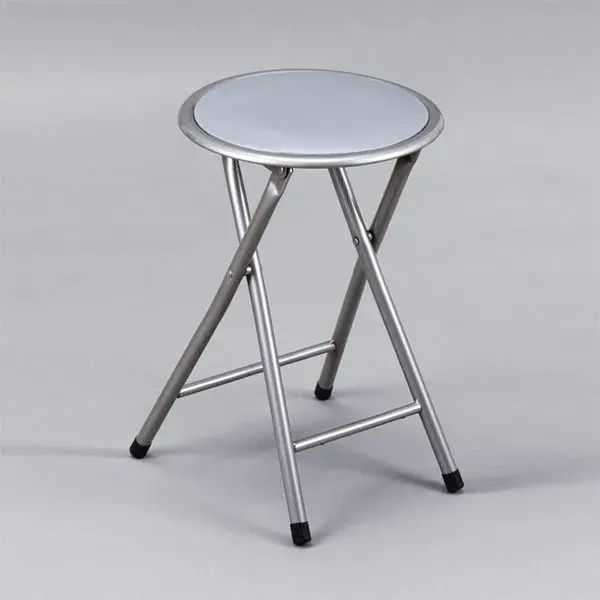 Taburete metálico plegable gris con Almacenamiento para Mandos